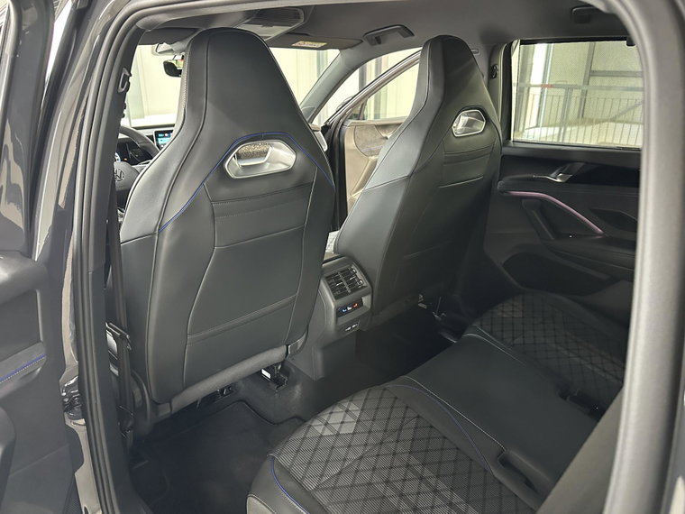 Vehicle Image 23