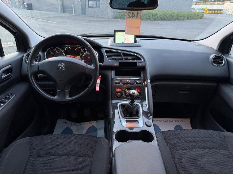 Vehicle Image 25