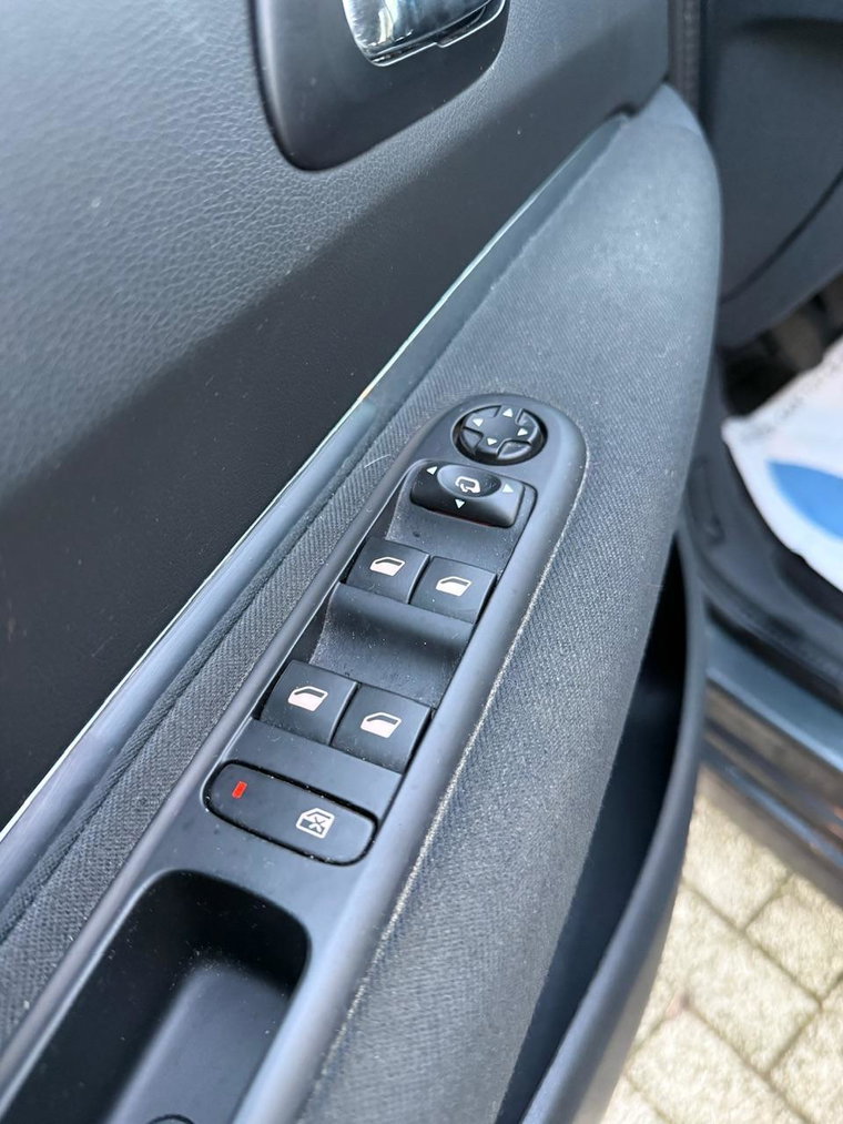 Vehicle Image 27