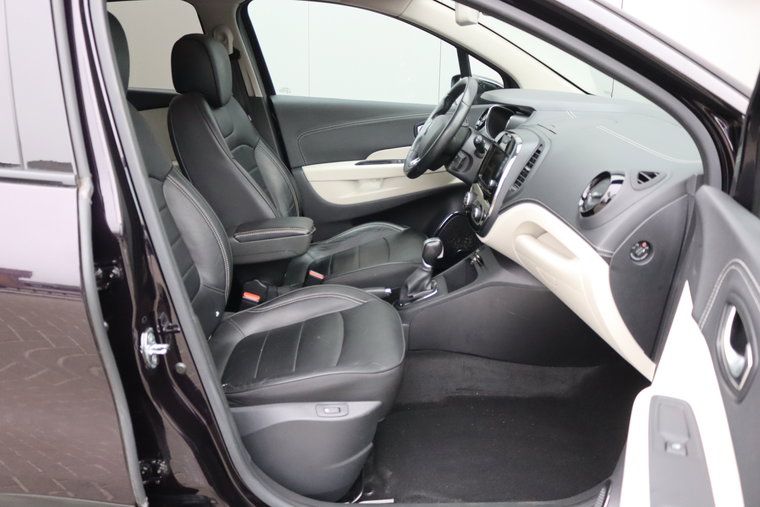 Vehicle Image 12