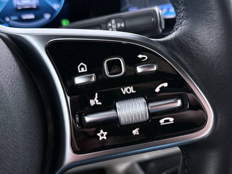 Vehicle Image 32