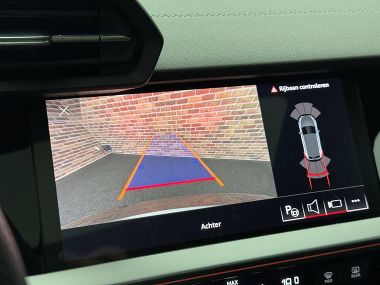Vehicle Image 38