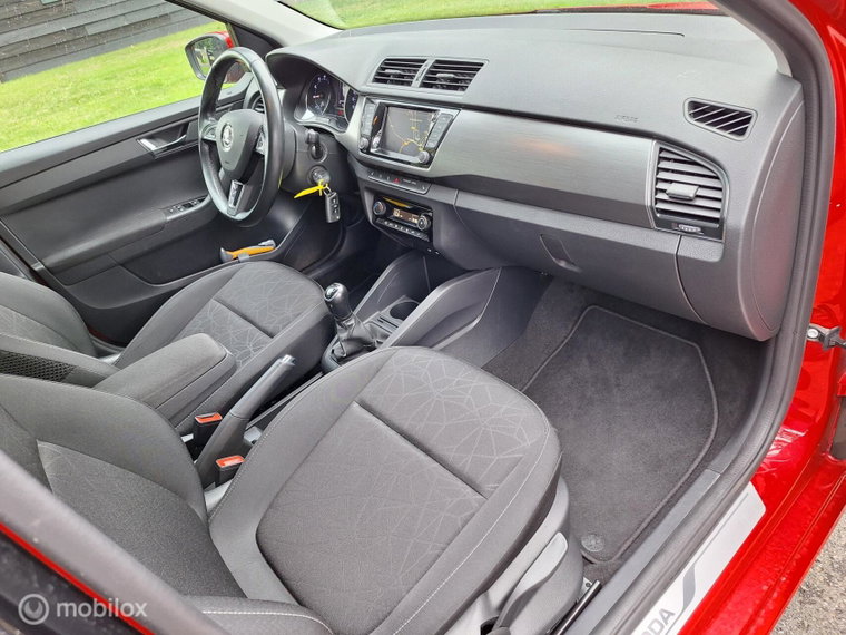 Vehicle Image 16