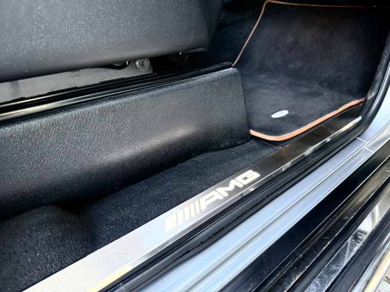 Vehicle Image 32