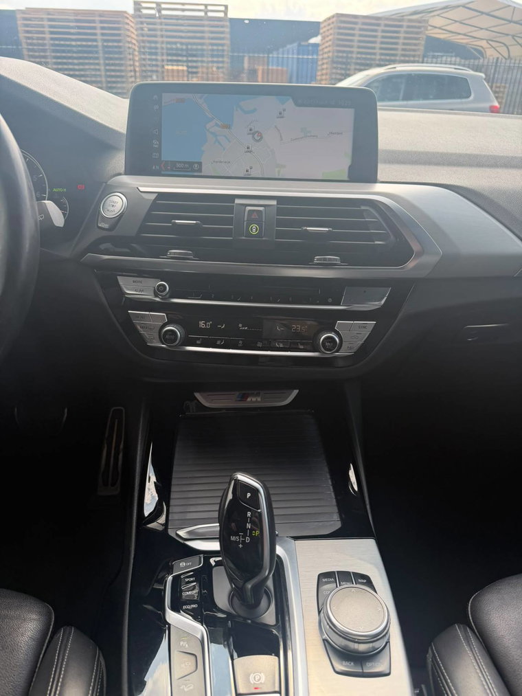 Vehicle Image 32