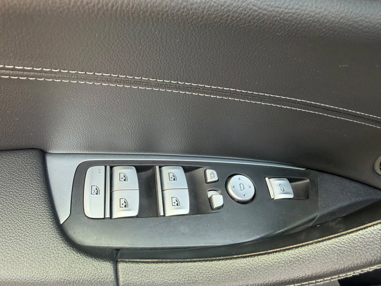 Vehicle Image 38