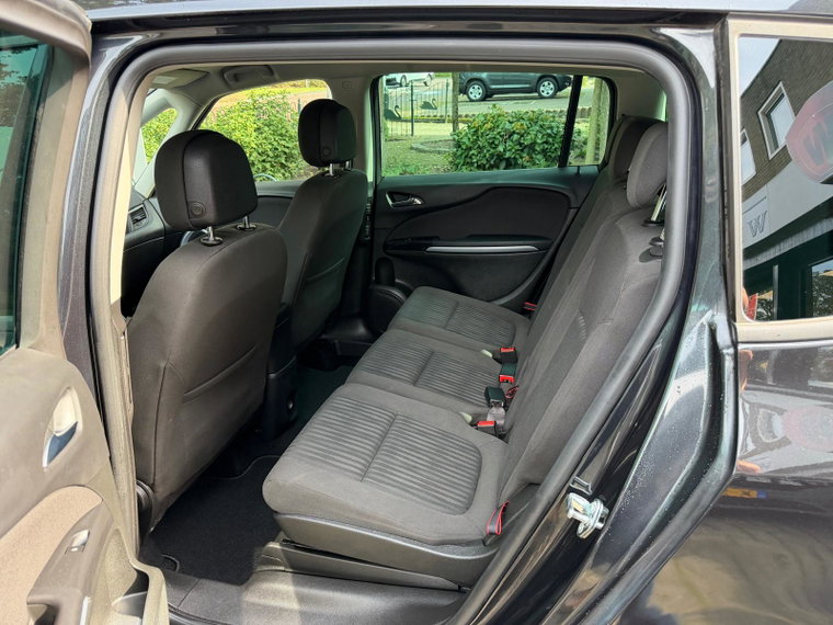 Vehicle Image 38