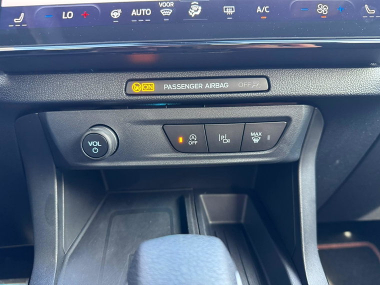 Vehicle Image 38