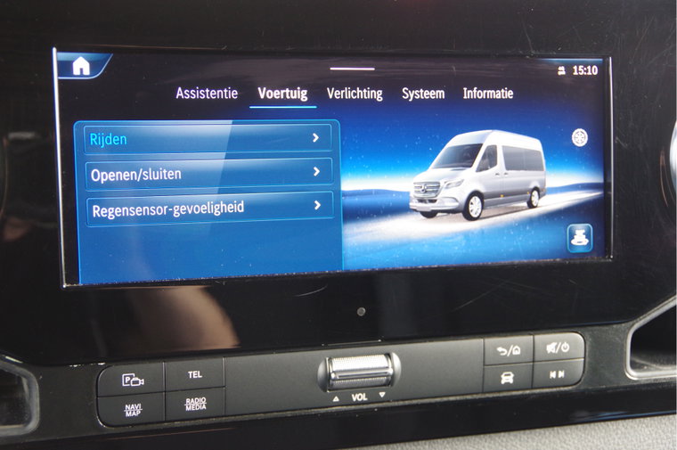 Vehicle Image 25