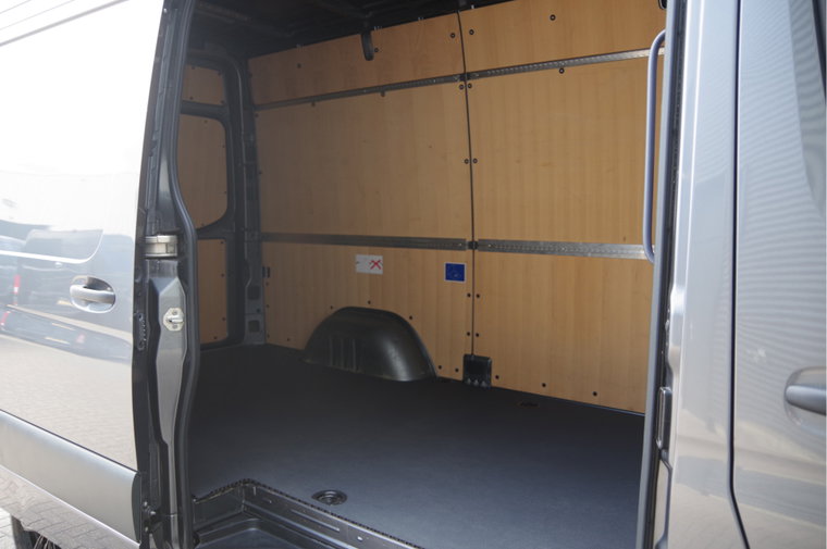 Vehicle Image 33