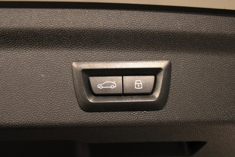 Vehicle Image 52