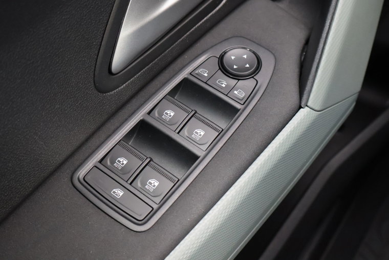 Vehicle Image 24