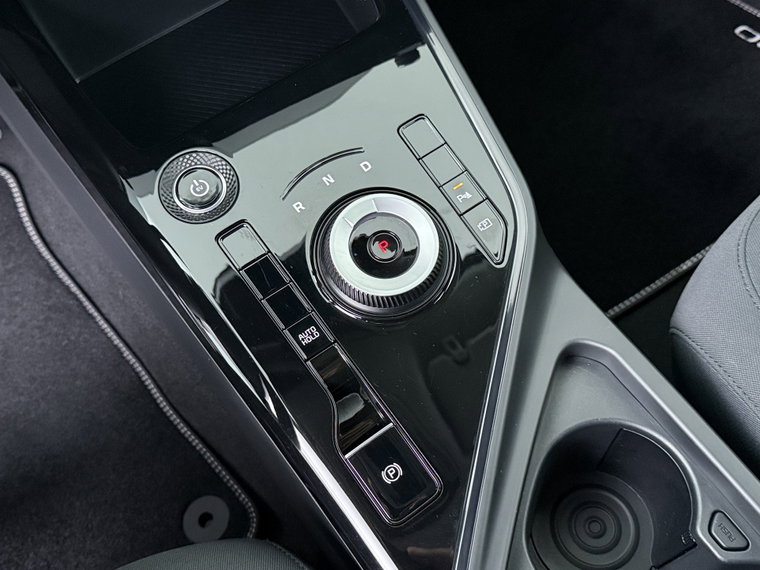 Vehicle Image 32