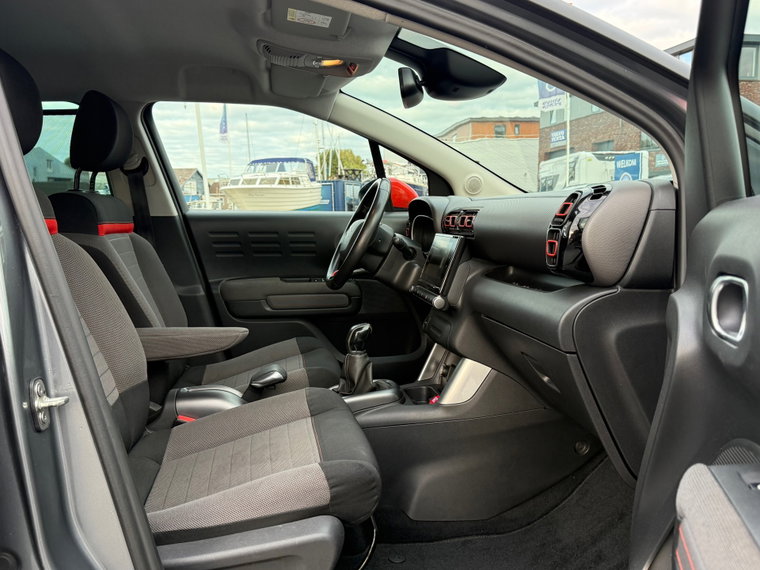 Vehicle Image 25