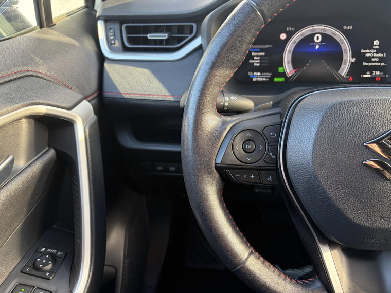 Vehicle Image 25