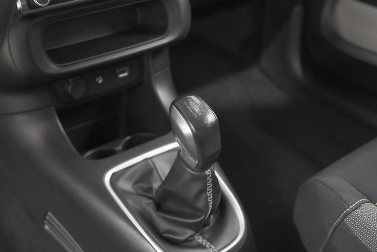 Vehicle Image 25