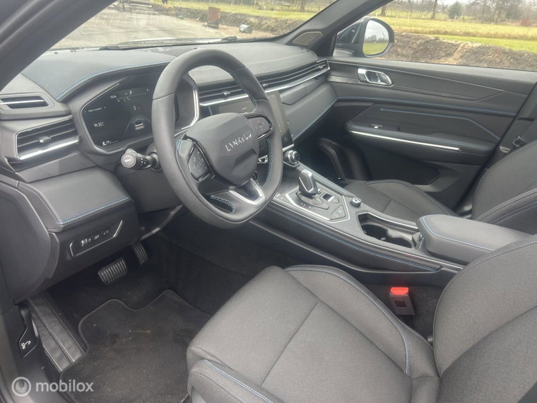 Vehicle Image 9