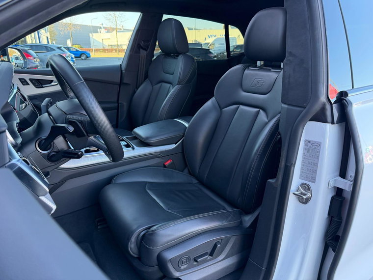 Vehicle Image 17