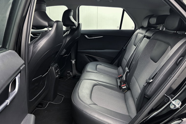 Vehicle Image 25