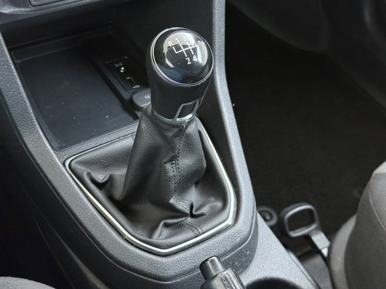 Vehicle Image 32
