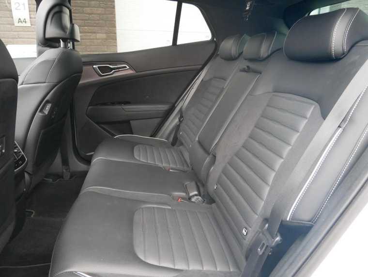 Vehicle Image 25