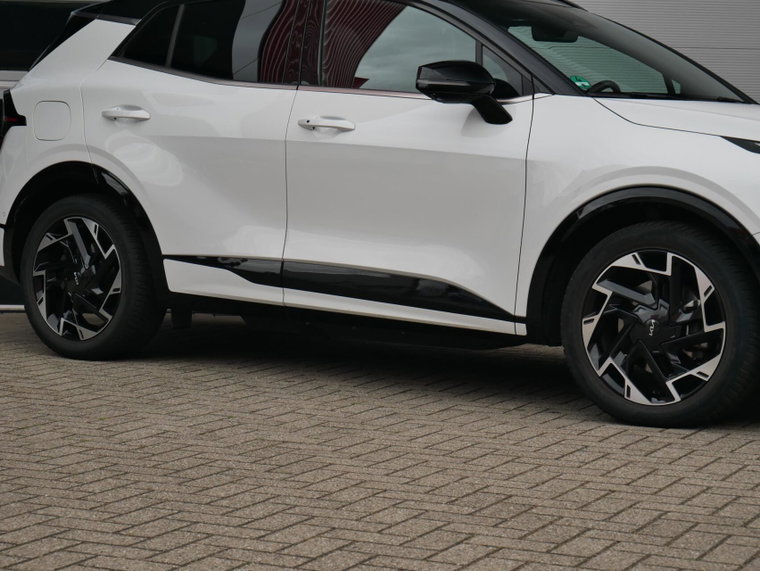 Vehicle Image 35