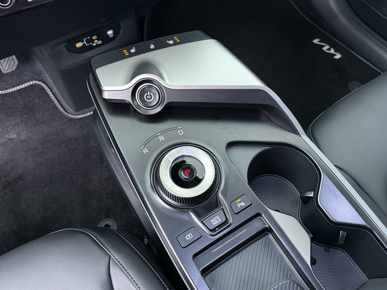 Vehicle Image 32