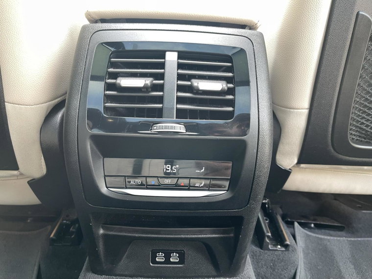 Vehicle Image 27