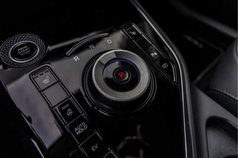 Vehicle Image 25