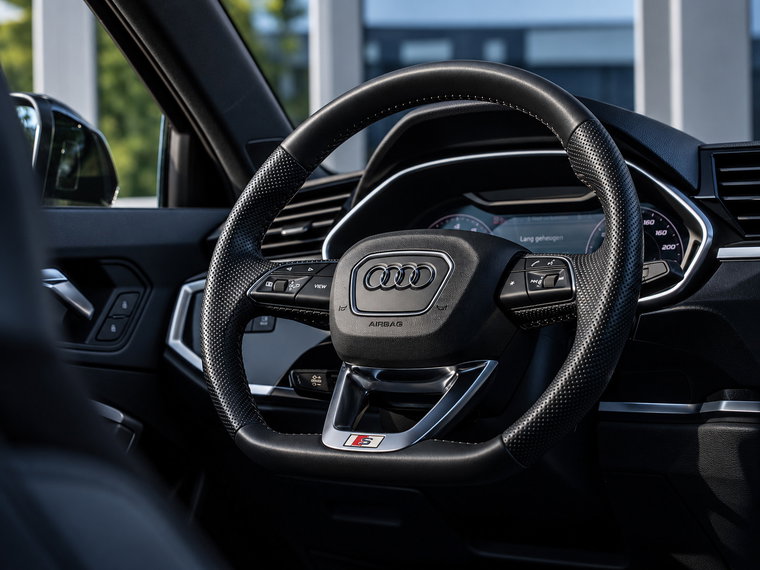 Vehicle Image 30