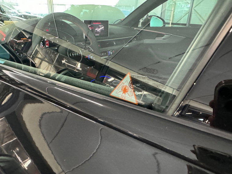Vehicle Image 32
