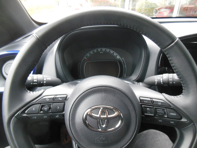 Vehicle Image 14