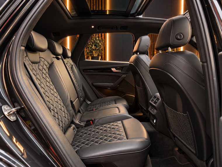 Vehicle Image 13