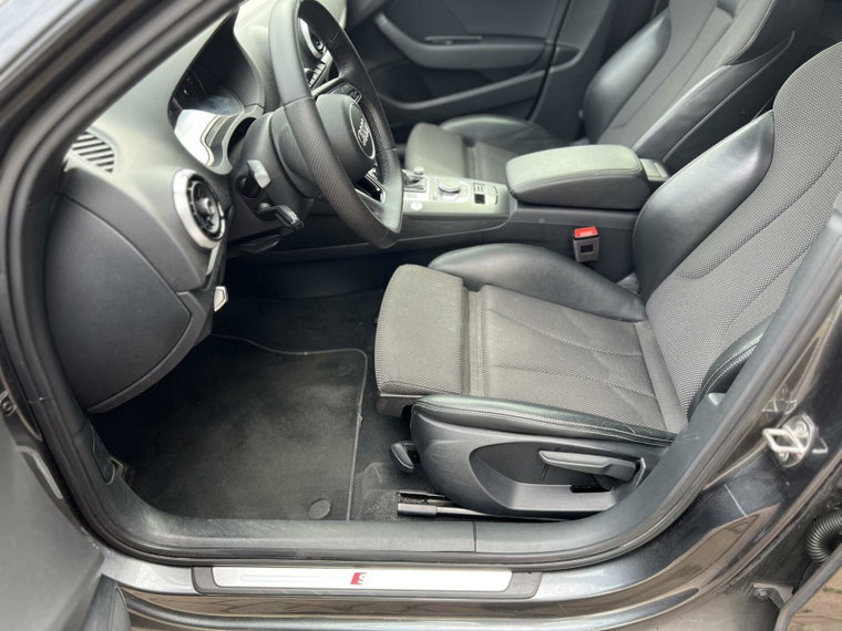 Vehicle Image 17
