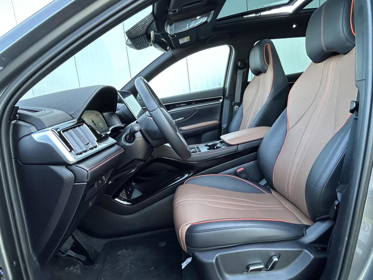 Vehicle Image 18