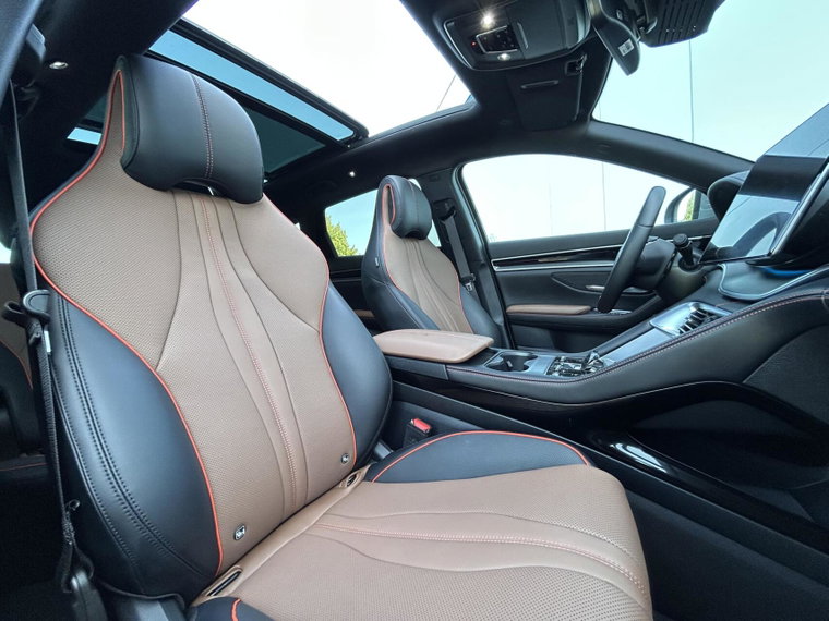 Vehicle Image 25