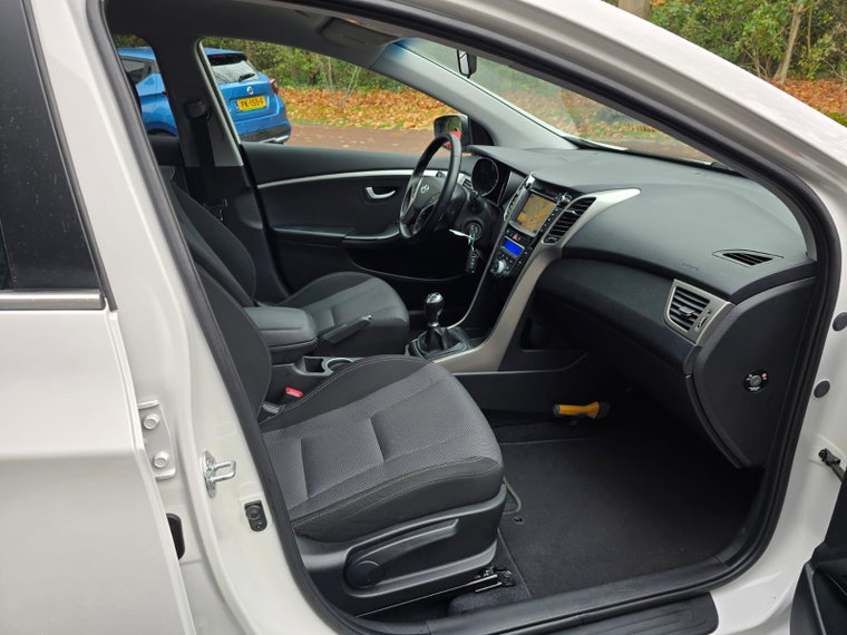 Vehicle Image 17