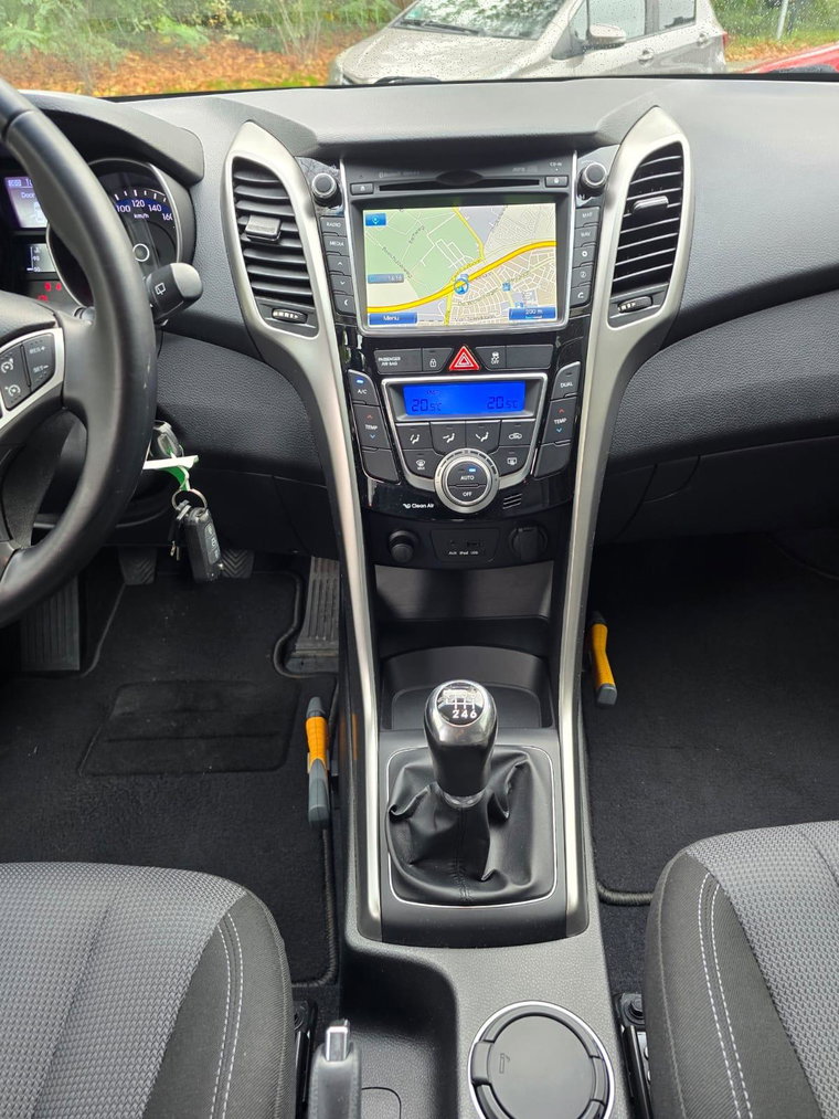 Vehicle Image 25