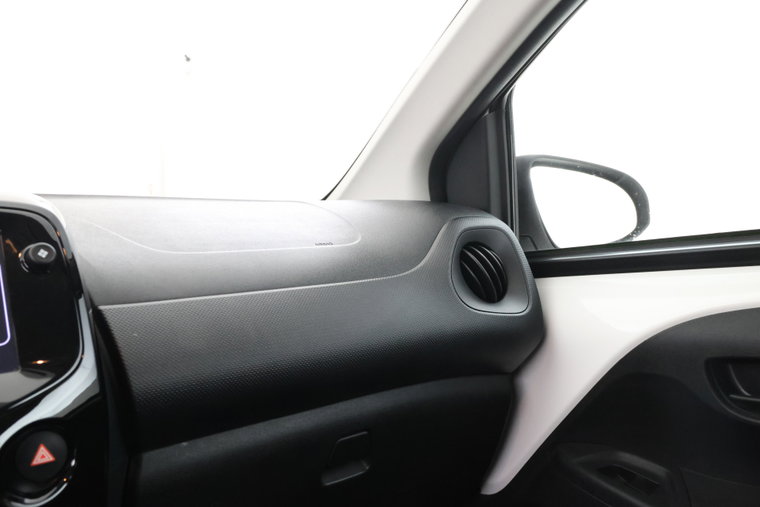 Vehicle Image 21
