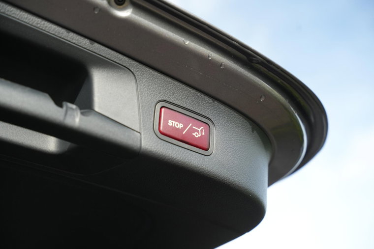 Vehicle Image 23