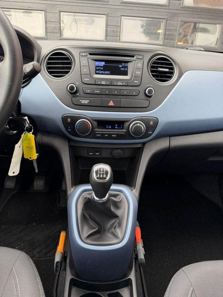 Vehicle Image 24