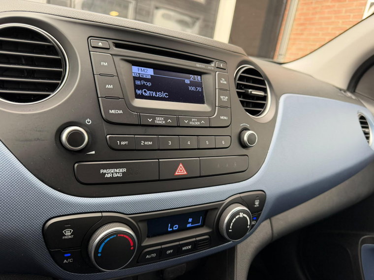 Vehicle Image 25