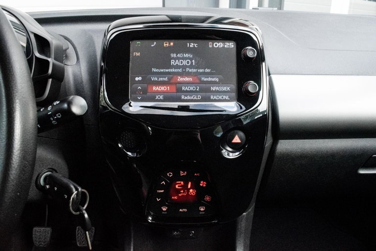 Vehicle Image 10
