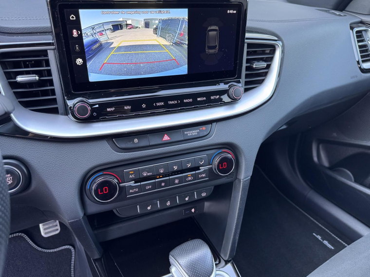 Vehicle Image 25