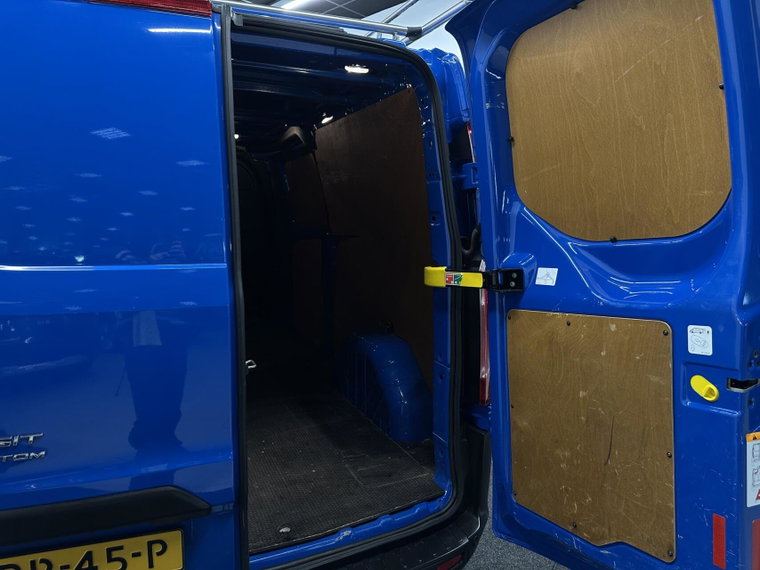 Vehicle Image 19