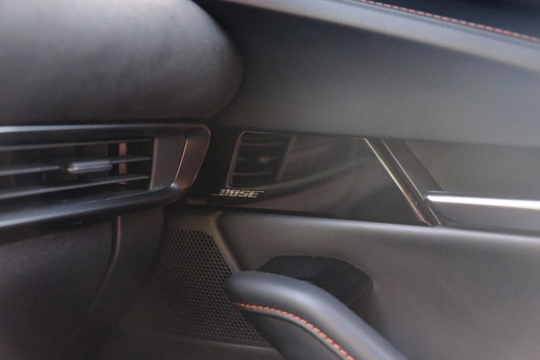 Vehicle Image 25