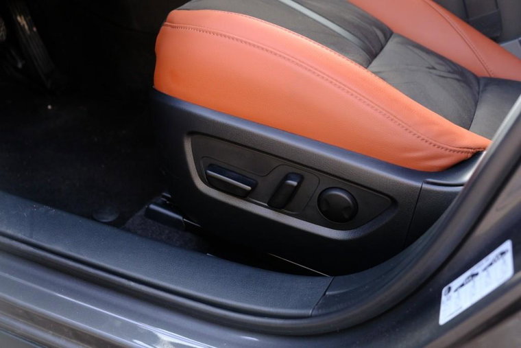 Vehicle Image 26