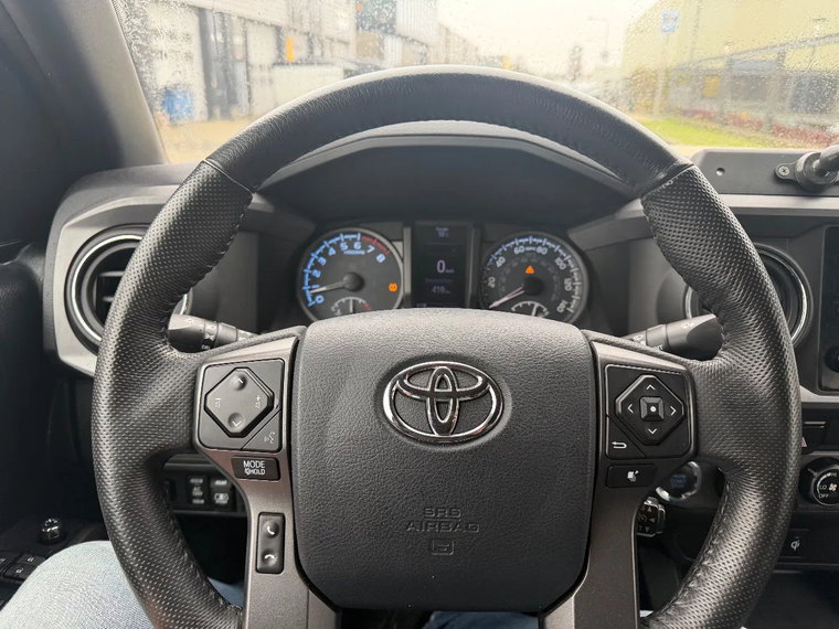 Vehicle Image 26