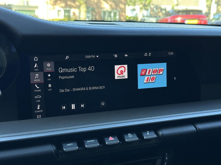Vehicle Image 25