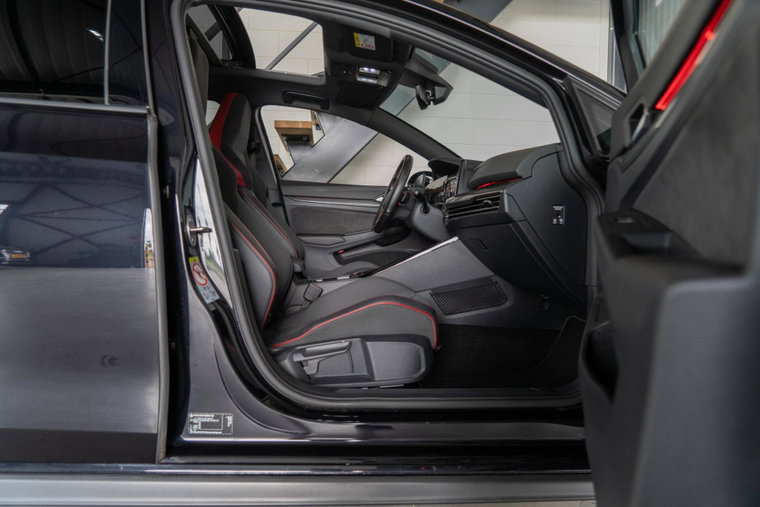 Vehicle Image 8